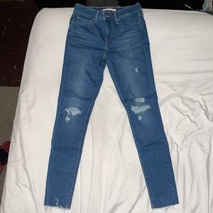 710 Super Skinny Levis